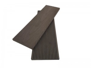 Battiscopa per pavimenti in wpc personalizzato in fabbrica in Cina per rivestimento di pareti, protezione del piede, protezione per piedi, impermeabile, ignifugo, decorazione esterna di diverse dimensioni, accessori facili da installare